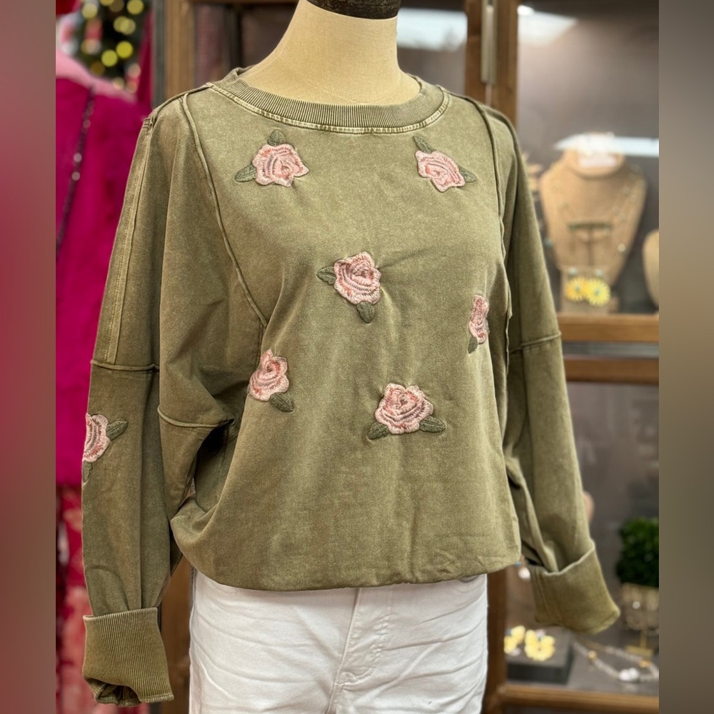 Billy T floral embroidered sweater!